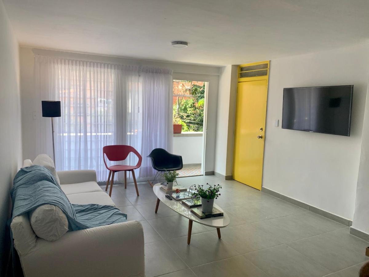 Charming Apartment In Downtown - Home Aris 301 메딜린 외부 사진